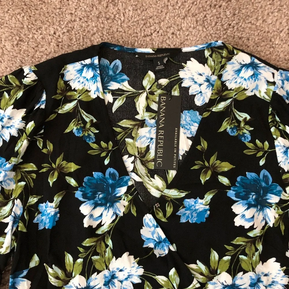Banana Republic Shirt Womens Size S Blue Floral Wrap Top - Picture 5 of 12